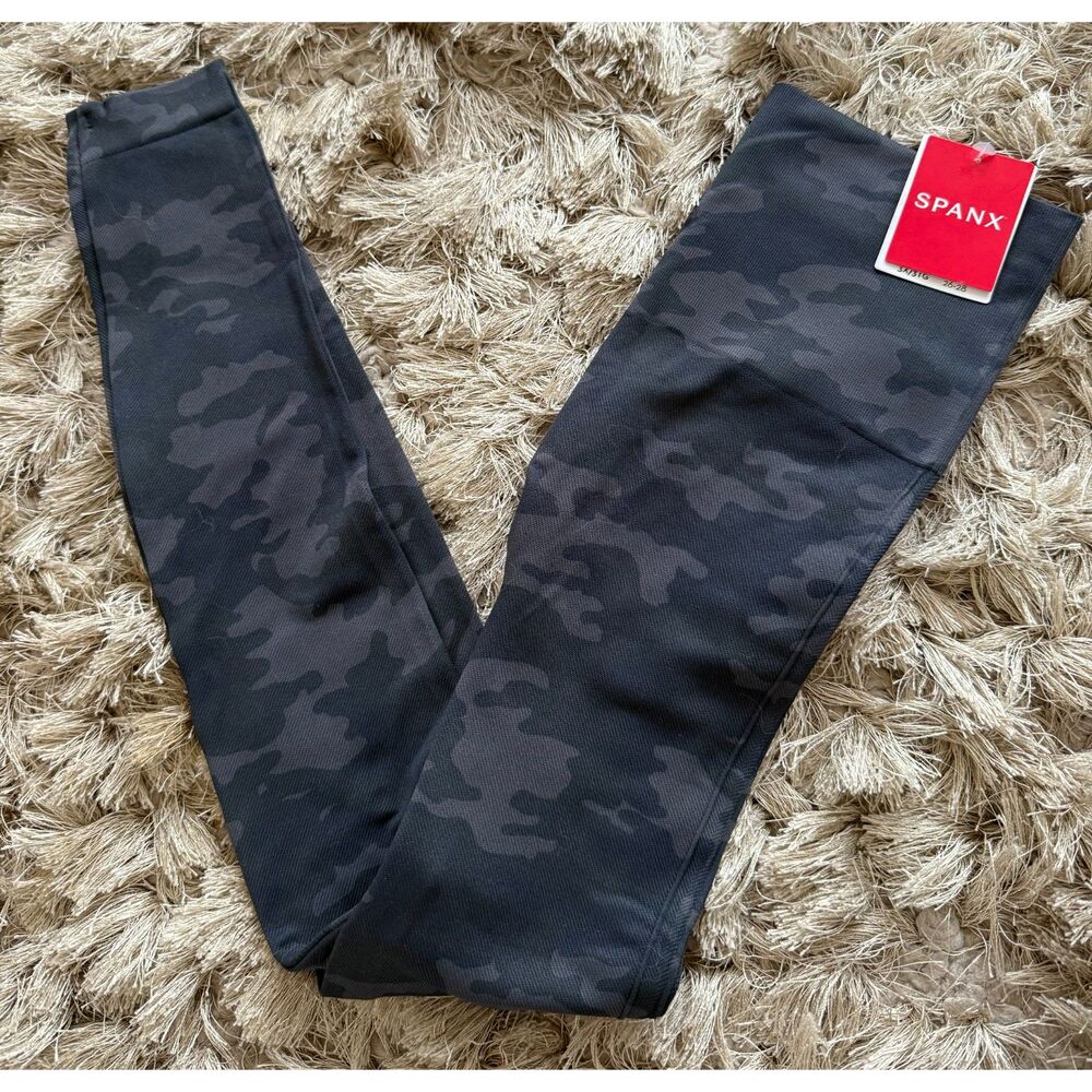 Spanx Ecocare Look At Me Now Black Camo Seamless Leggings Size M NWT